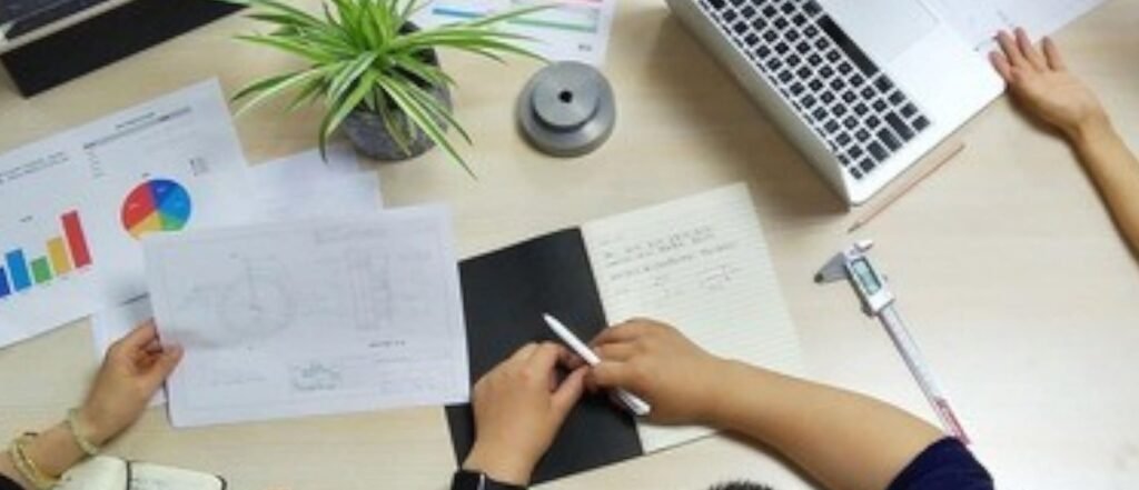 PERSONNES QUI TRAVAIL AVEC UN ORDINATEUR PRIX SITE WORDPRESS